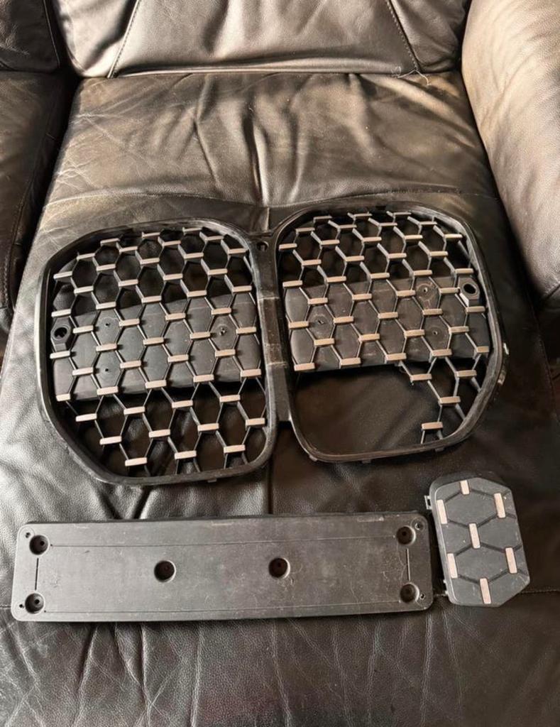 Bmw g22 grill incl dome en kentekenplaathouder, Ophalen of Verzenden, Nieuw, BMW, Bumper