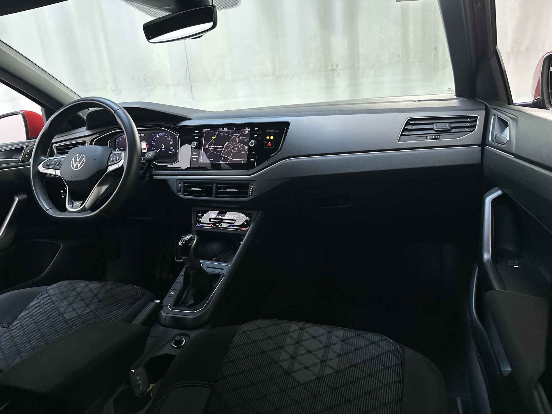 Volkswagen Polo 1.0 TSI R-Line Camera Navigatie DAB+ Stoelve, Voorwielaandrijving, Gebruikt, Met garantie (alle), 1072 kg