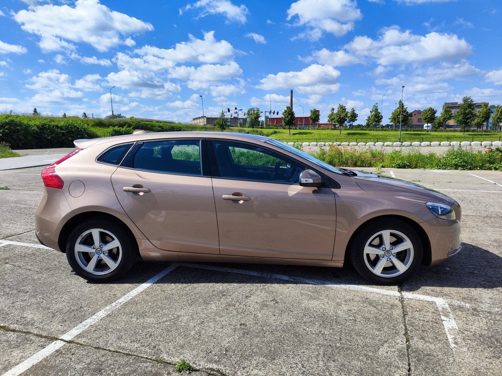 Volvo V40 2.0 T3 152PK 2015, Auto's, Voorwielaandrijving, 4 cilinders, 1331 kg, Handgeschakeld