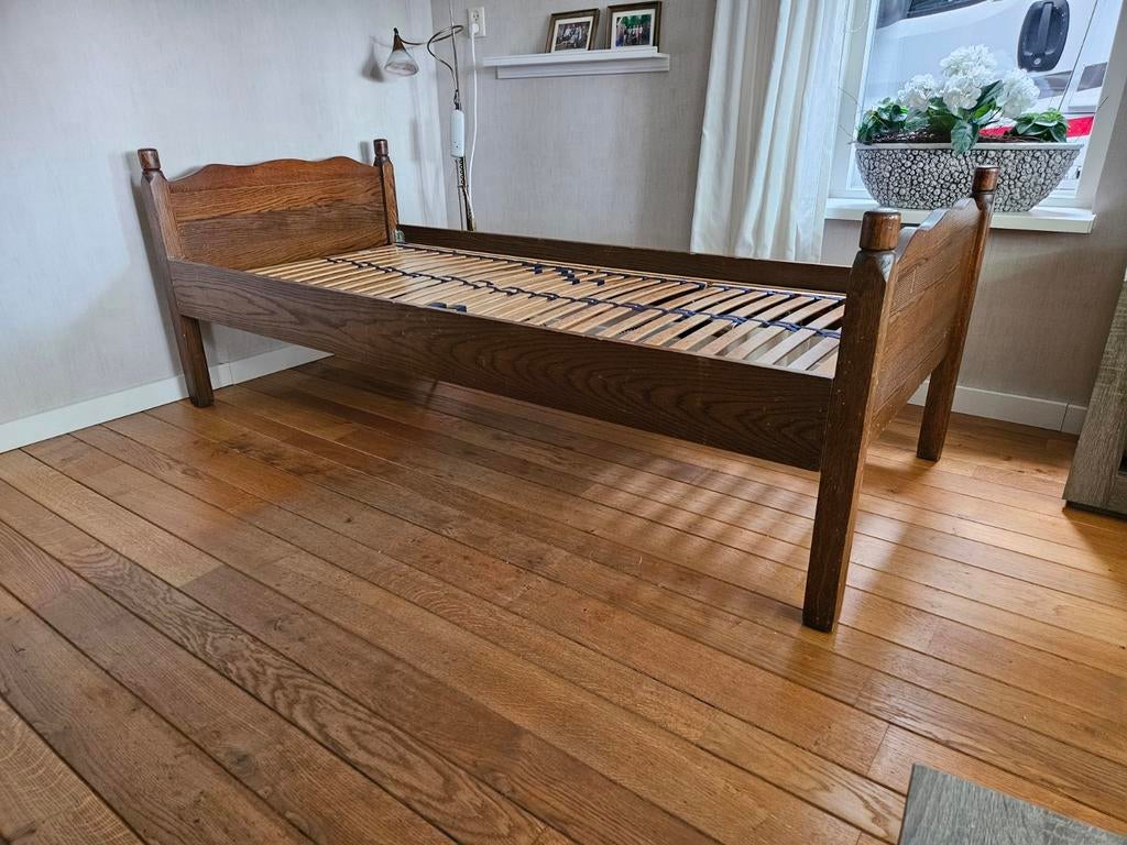 Eenpersoonsbed met elektrische verstelbare lattenbodem, 90 cm, Eenpersoons, Bruin, Klassiek