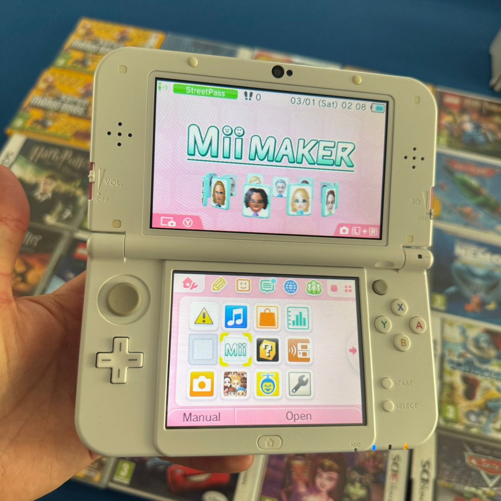 New 3DS XL Roze z.g.a.n. + originele oplader en hoesje., Spelcomputers en Games, Met games, 3DS XL, Ophalen of Verzenden, Zo goed als nieuw