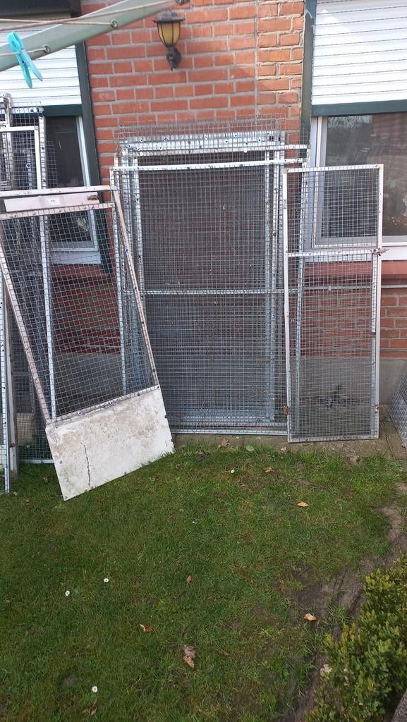 Div  alupanelen  met dik gaas  en 1 schot voederpl, Ophalen of Verzenden, Aluminium, Volière