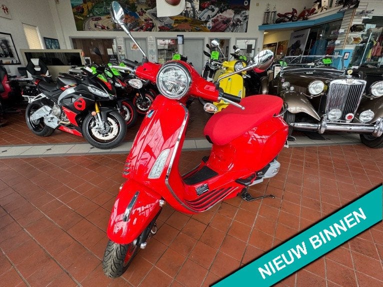 Vespa Primavera 50 RED Edition 45km E5+ NIEUW BETAAL met in3, Fietsen en Brommers, Scooters | Vespa, Overige modellen, V
v  v, NL