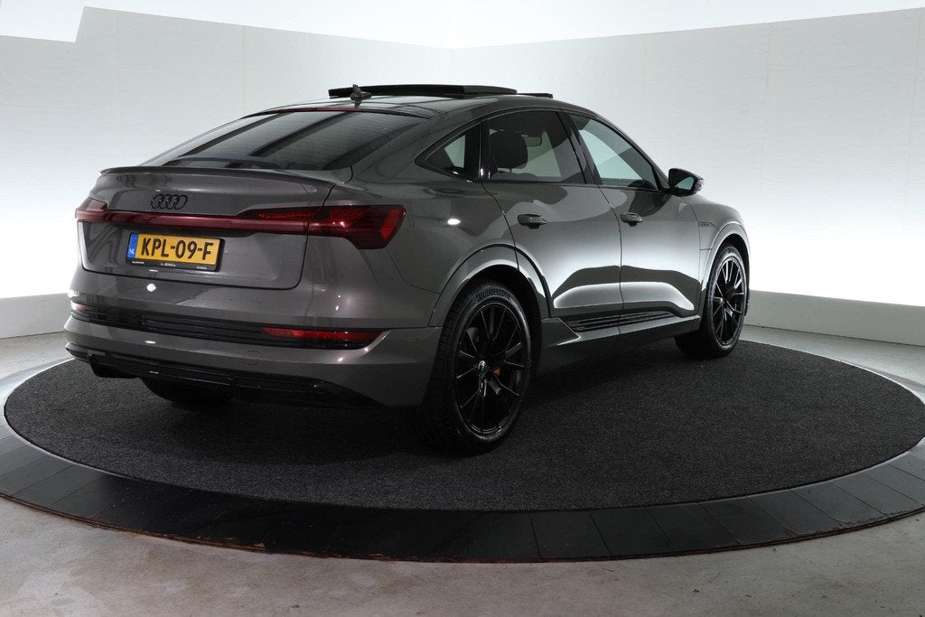Audi e-tron Sportback 50 quattro S edition 71 kWh | BLACK ED, Auto's, Audi, 71 kWh, Leder en Stof, 360 min, Vierwielaandrijving