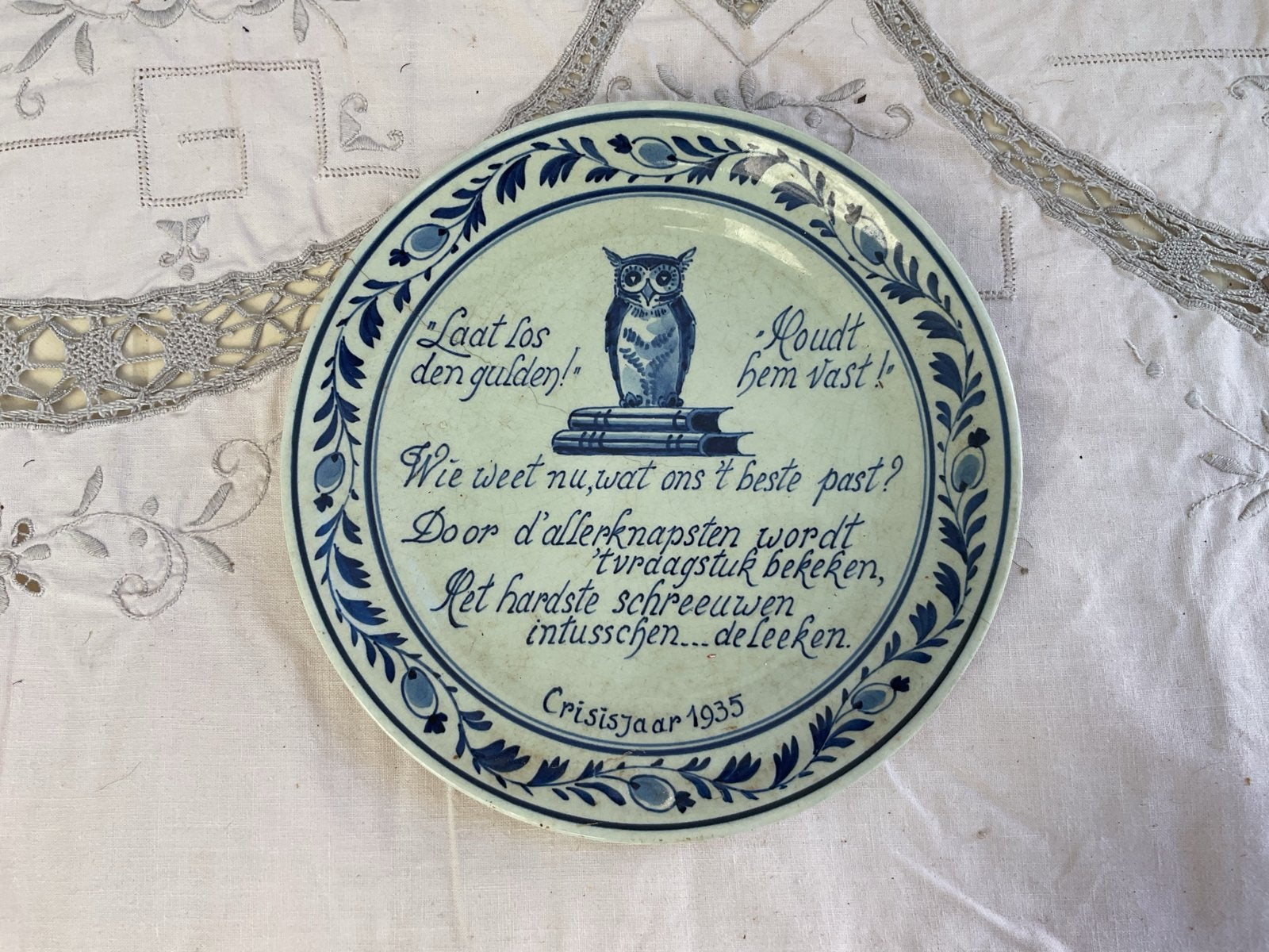 Delfts Blauw Gedenkbord Crisisjaar 1935 met Uil, Antiek en Kunst, Ophalen of Verzenden