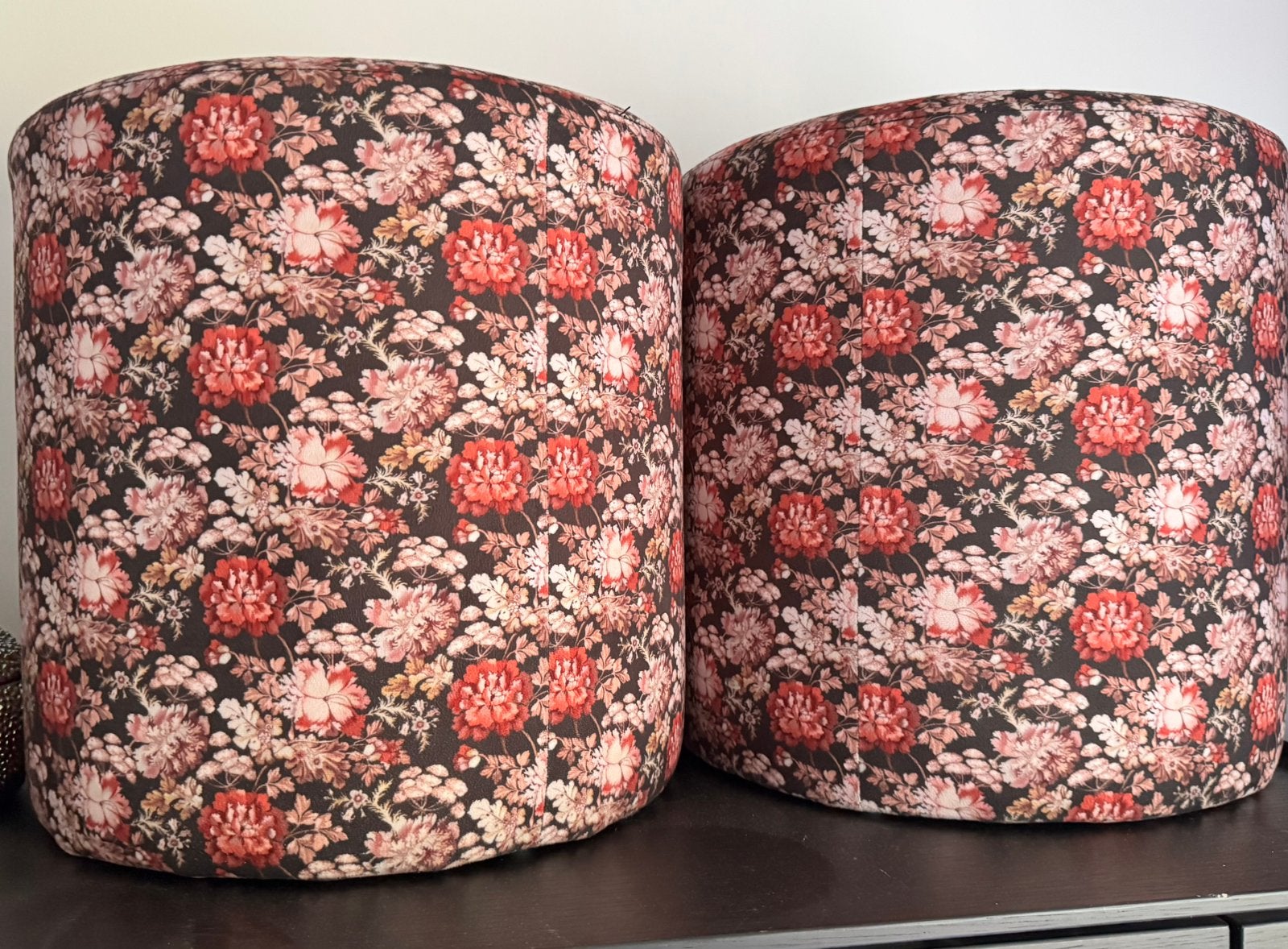 Poefjes 2 stuks gebloemd motief, Ophalen, Rond, Minder dan 50 cm, Zo goed als nieuw