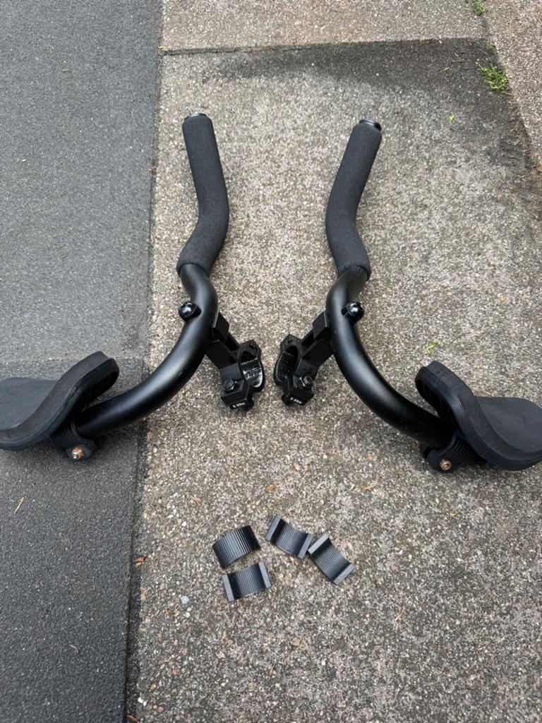 Zwarte Aerobars / Triathlon Stuur Opzetstuk, Fietsen en Brommers, Fietsonderdelen, Gebruikt, Stuur, Aluminium, Toerfiets, Ophalen of Verzenden