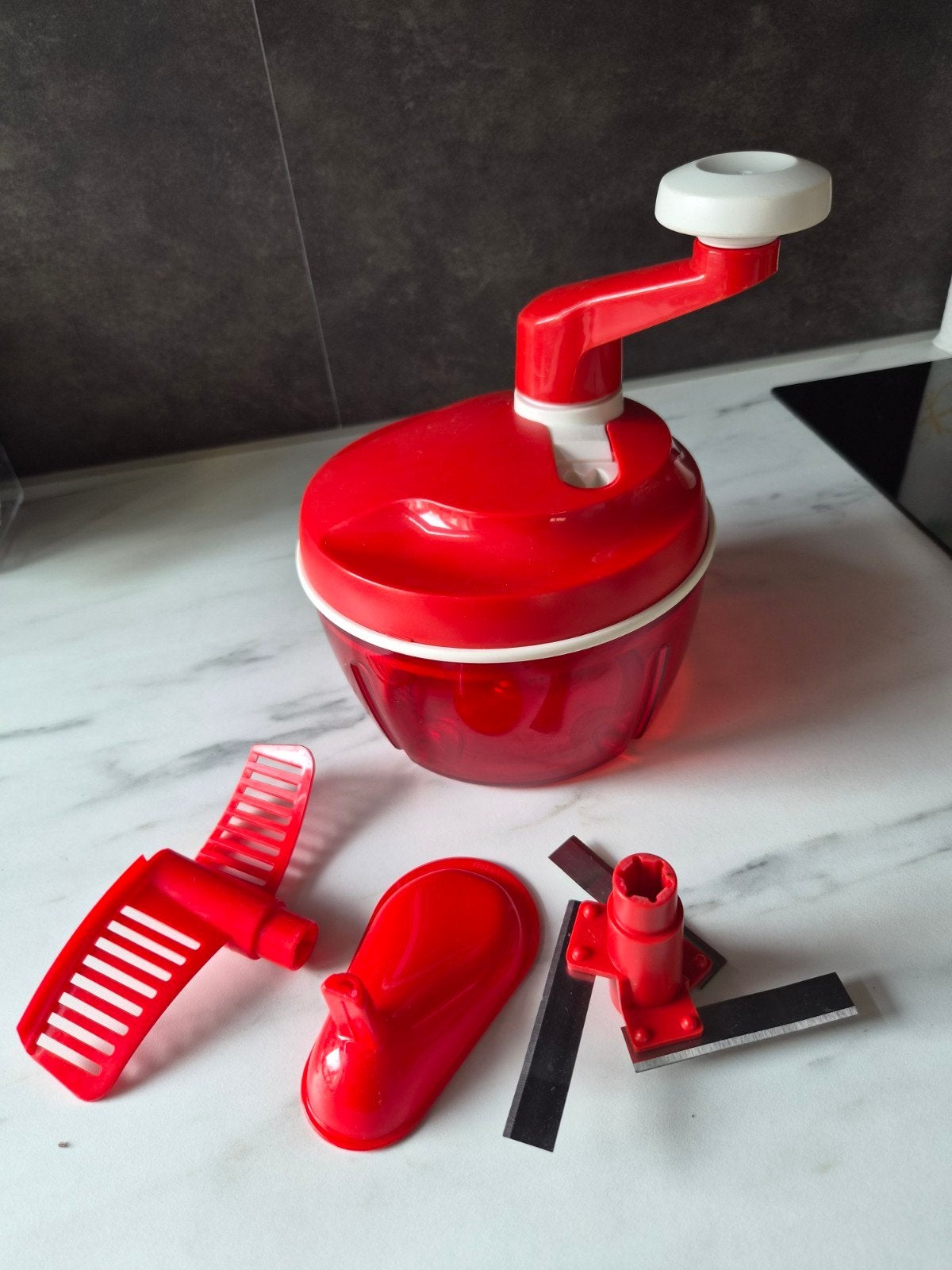 Tupperware Snijder/Hakker - Rood, Overige typen, Ophalen of Verzenden, Zo goed als nieuw, Met deksel