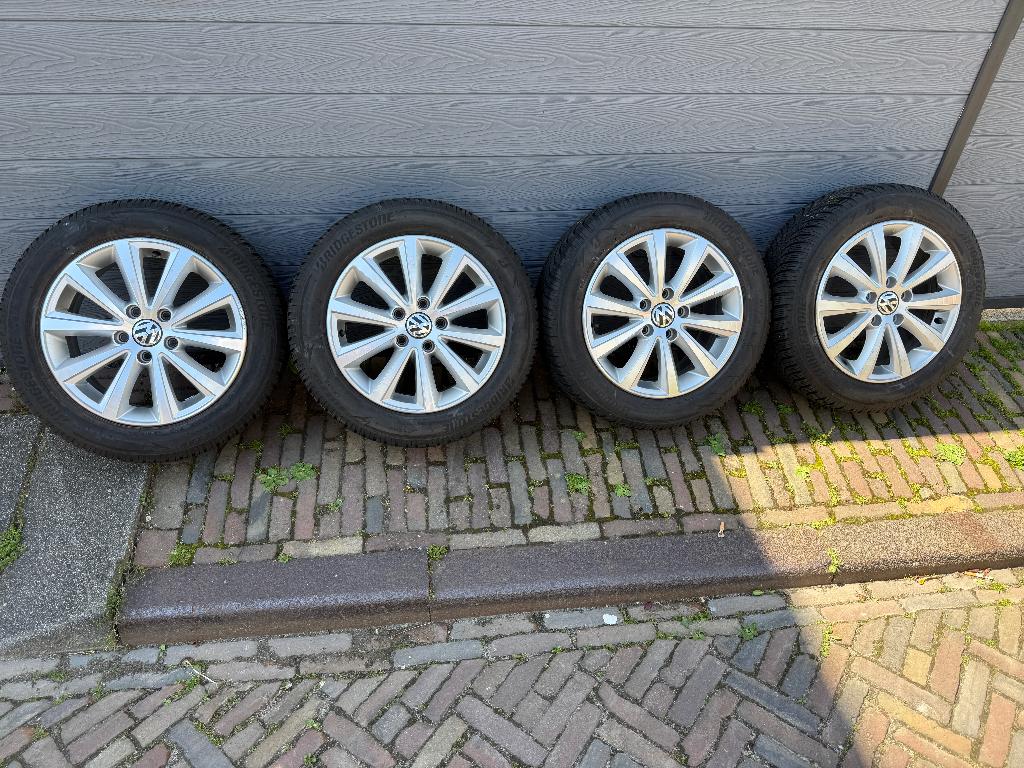 Set Sacramento VW velgen 16" met goede set winterbanden, Ophalen, Gebruikt, 16 inch, Banden en Velgen