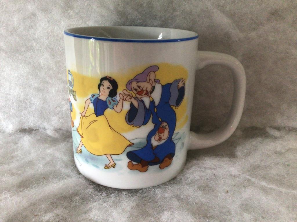 Vintage mok Sneeuwwitje. The Walt Disney Compagnie. Japan, Ophalen of Verzenden, Mickey Mouse, Zo goed als nieuw, Servies