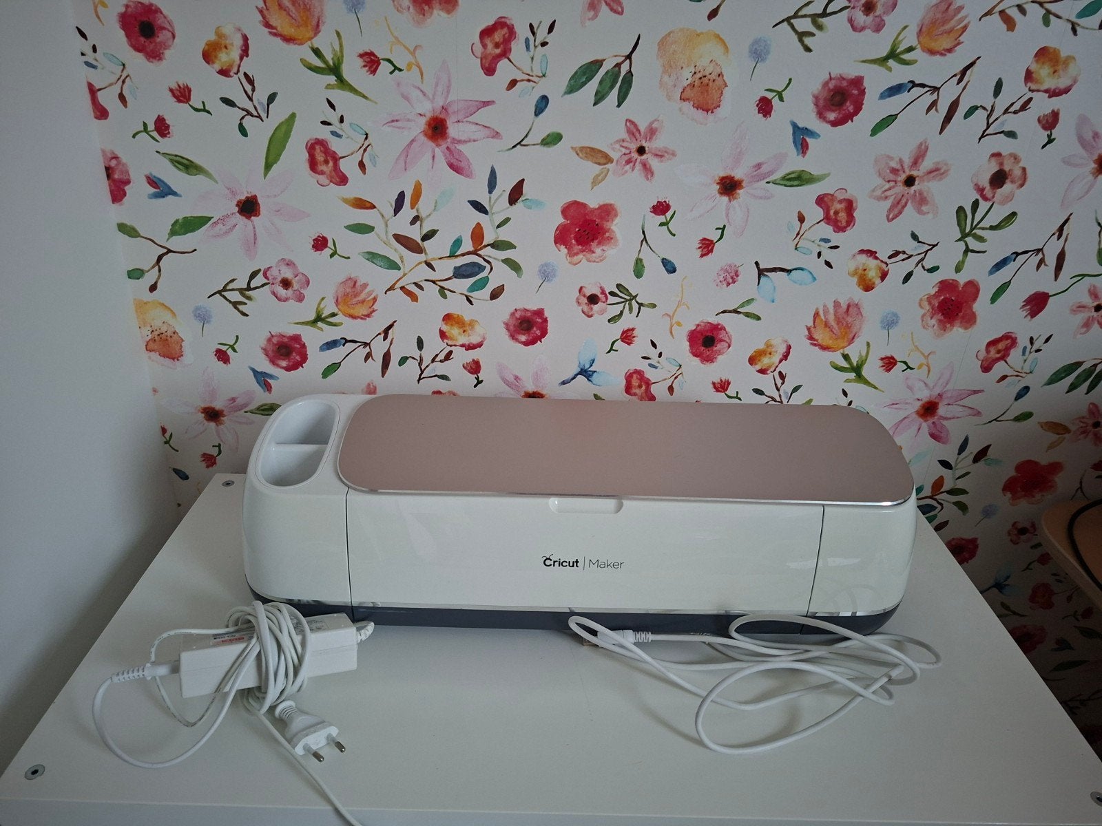 Cricut Maker snijmachine met extra materialen en handleiding, Ophalen, Zo goed als nieuw, Kunststof, Machine