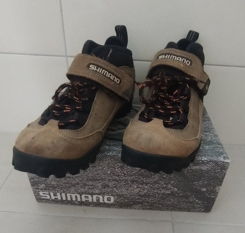 Shimano fietsschoen met ongebruikte schoenplaten, Sport en Fitness, Wielrennen, Ophalen of Verzenden, Zo goed als nieuw, Schoenen