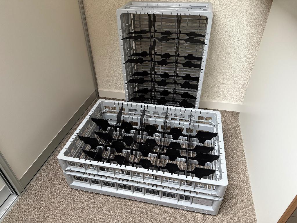 2 Clixrack 600 vaatwaskorven 3x5 indeling (grijs), Ophalen of Verzenden, Gebruikt