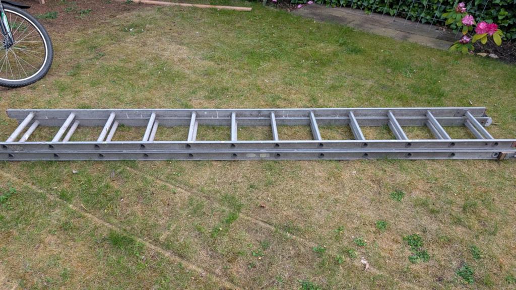 Aluminium ladder 2x12 treden - uitschuifbaar, Doe-het-zelf en Verbouw, Ladders en Trappen, Ophalen, Gebruikt, Ladder, Opvouwbaar of Inschuifbaar