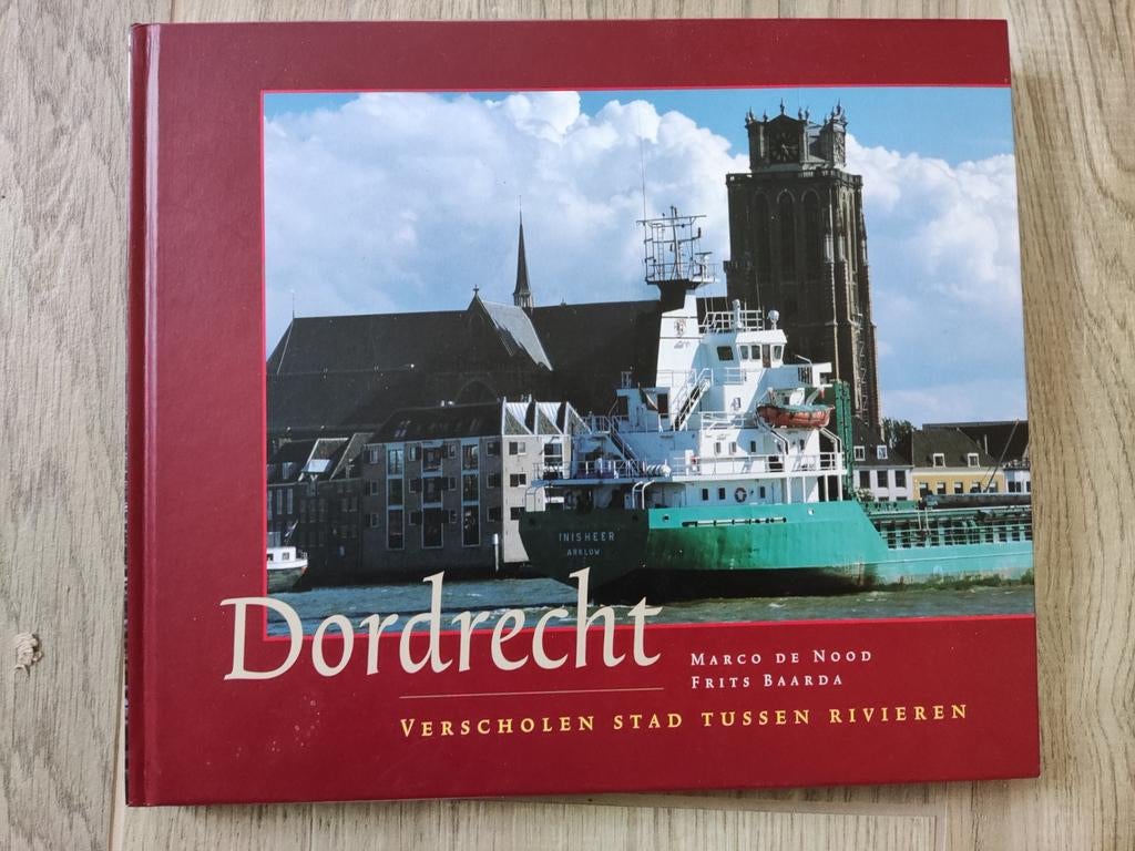 Dordrecht verscholen stad tussen rivieren, Boeken, Ophalen of Verzenden, Zo goed als nieuw