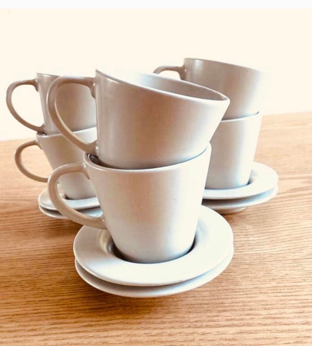 6 x IKEA espresso kop en schotel  / grijs/ beige, Ophalen of Verzenden, Zo goed als nieuw, IKEA, Kop(pen) en/of Schotel(s)