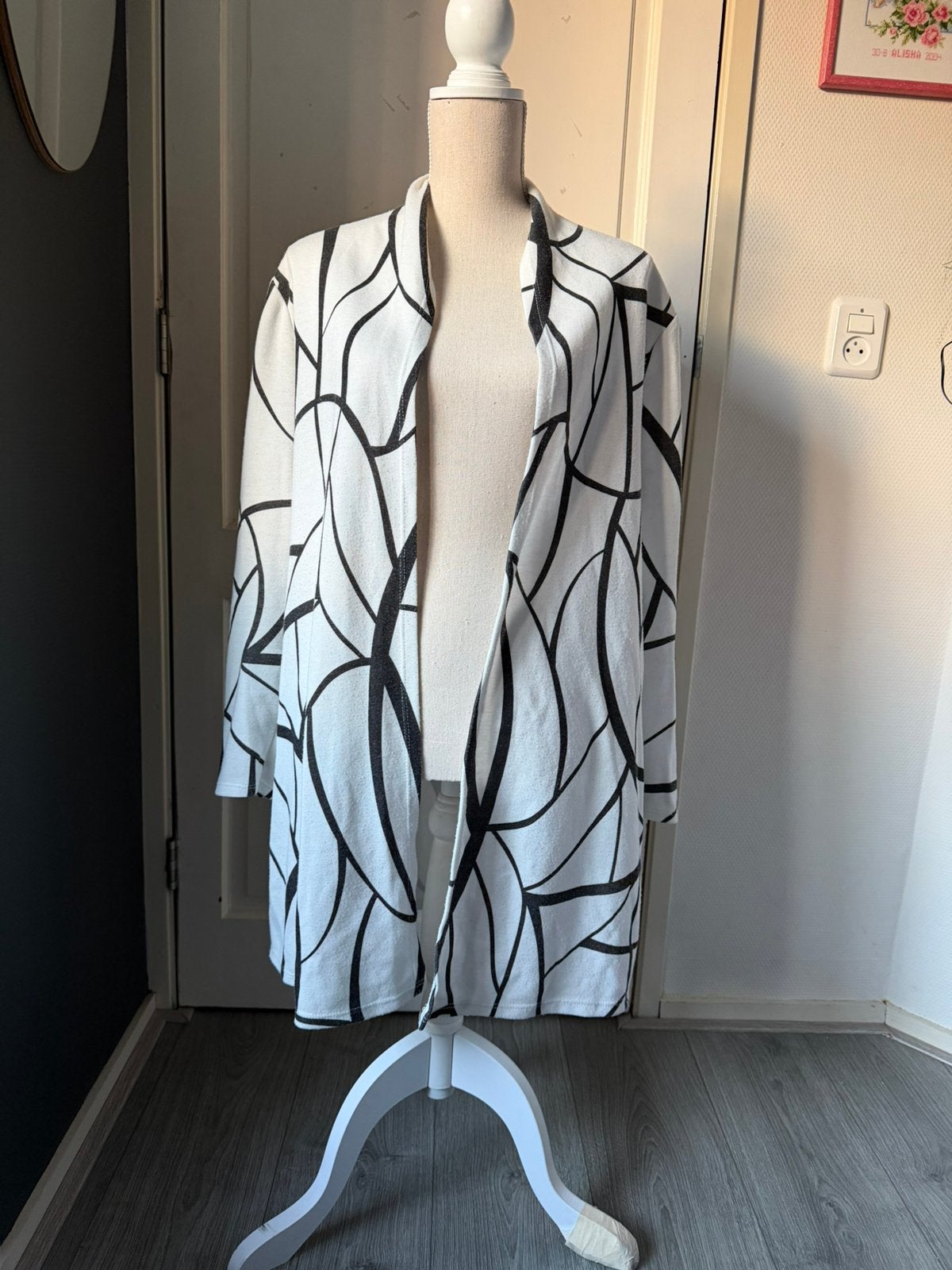 Lang open vest Azuri – Zwart/Wit Abstract – Maat M, Ophalen of Verzenden, Gedragen, Maat 38/40 (M), Zwart