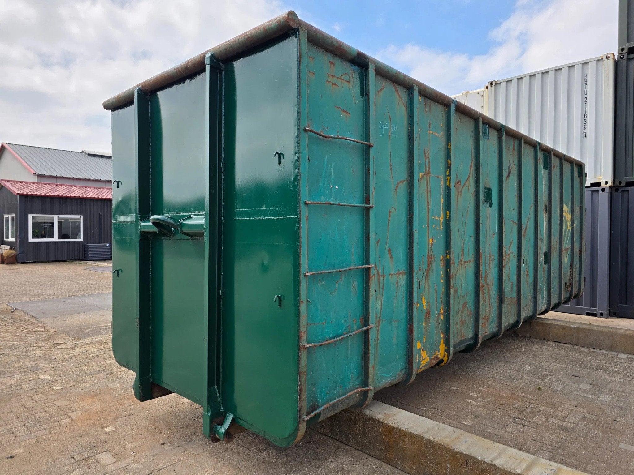 VERNOOY Afzetcontainer 9489 39m3, Vernooy, Dennis@vernooy.nl, Kellensedwarsweg 9
4004 JC  Tiel, NL