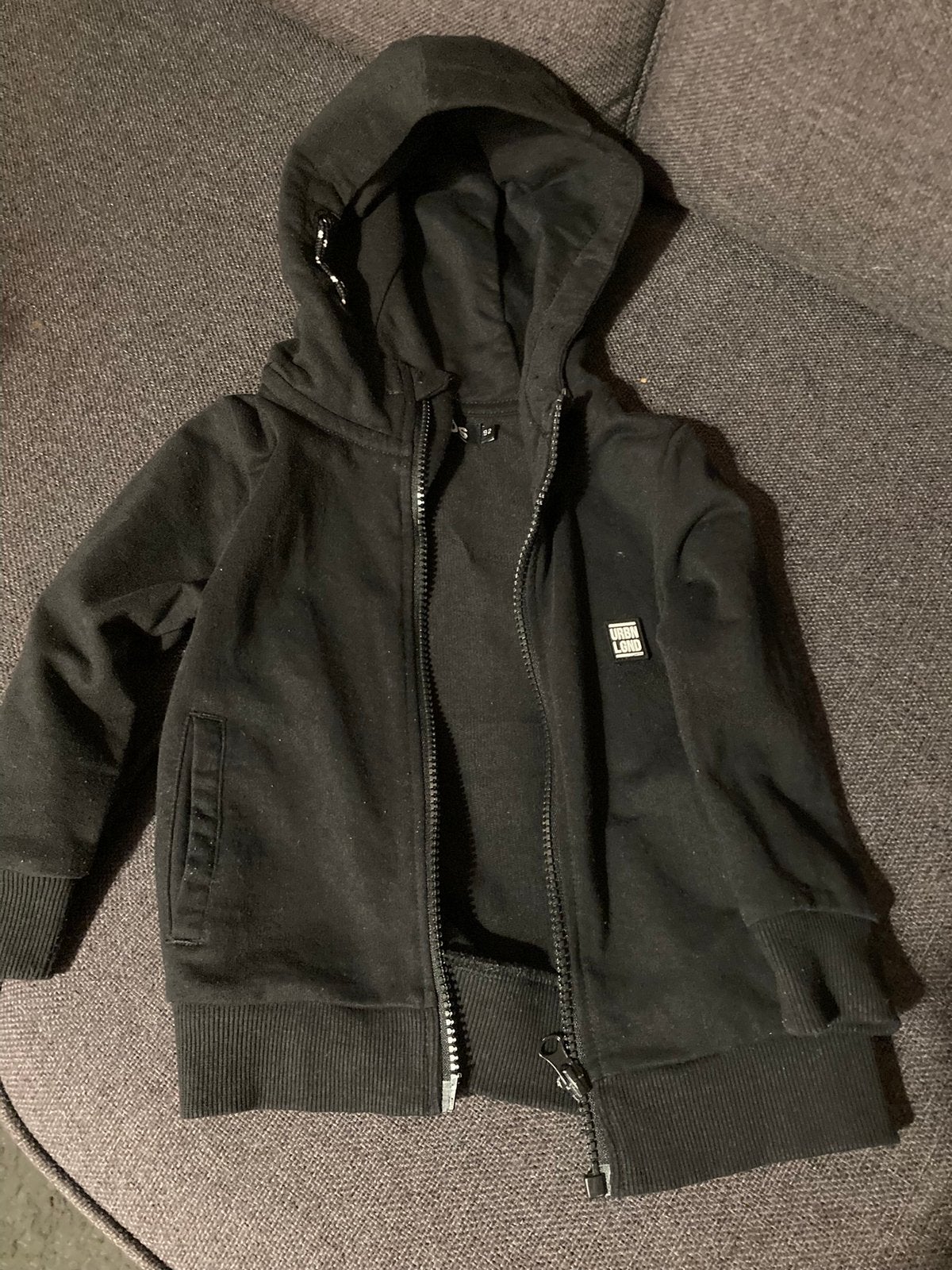 Vest zwart met opdruk maat 92, Ophalen of Verzenden, Zo goed als nieuw, Jongen of Meisje, Trui of Vest