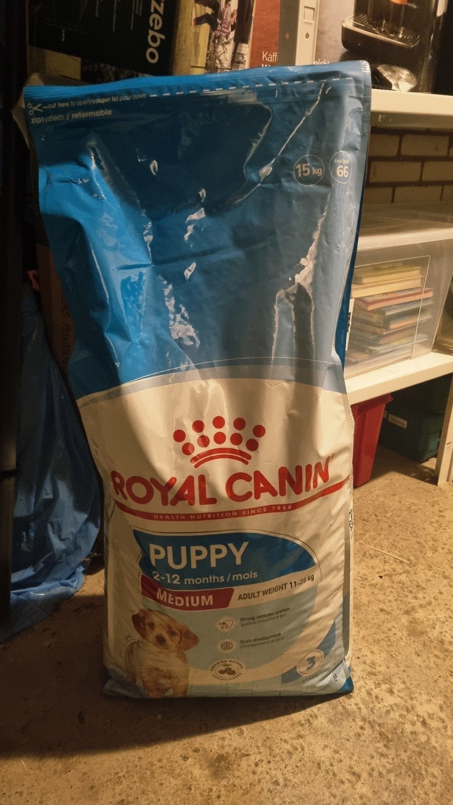 Royal Canin puppy medium 2 tot 12 mnd, 15kg. Gesloten/ nieuw, Dieren en Toebehoren, Dierenvoeding, Ophalen, Hond