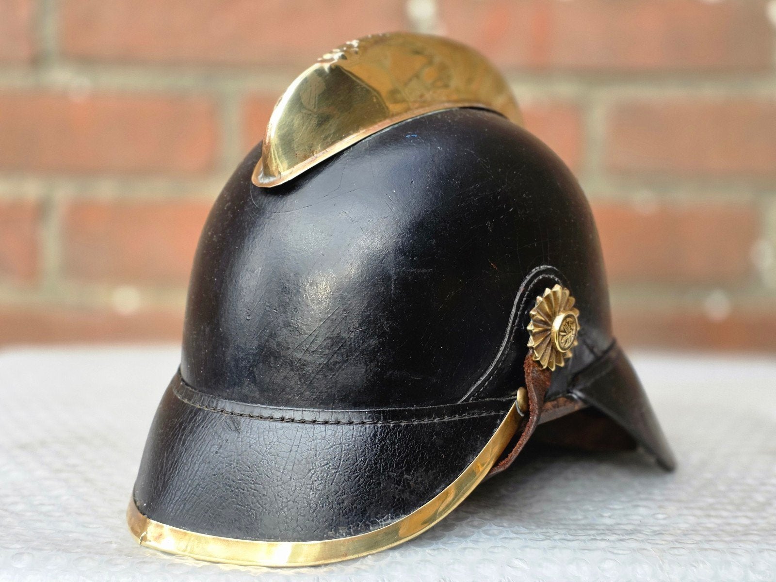brandweerhelm brandweer Nederland 1920 lederhelm Amersfoort, Verzamelen, Ophalen of Verzenden, Landmacht, Nederland, Embleem of Badge