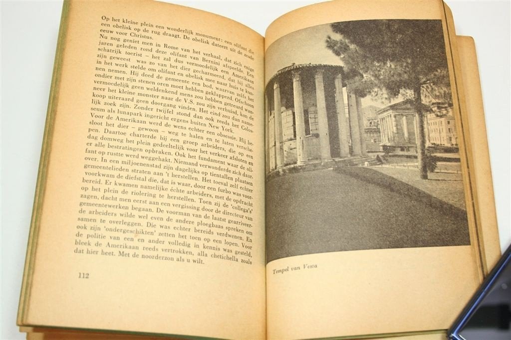 Hier is Rome — Vintage Reisgids Zwarte Beertjes [1957], Boeken, Reisgidsen, Europa, Ophalen of Verzenden, Reisgids of -boek, Gelezen