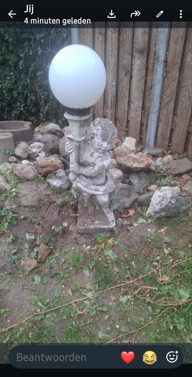 Tuinbeeld met lamp, 110 cm hoog - likje verf nodig, Ophalen, Gebruikt, Beton, Engelenbeeld