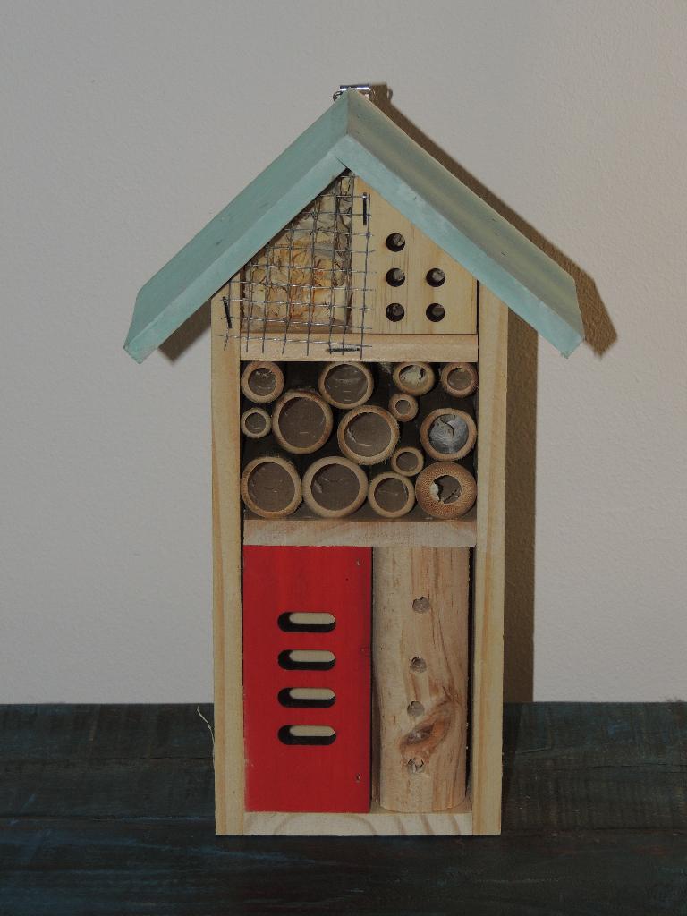 Insectenhotel hout 25,5 x 15.5 x 8 cm € 9,95, Ophalen, Nieuw