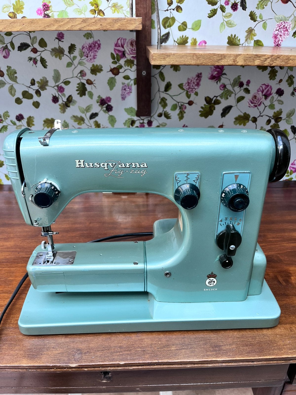 Decoratieve vintage Husqvarna Zig Zag naaimachine, Ophalen