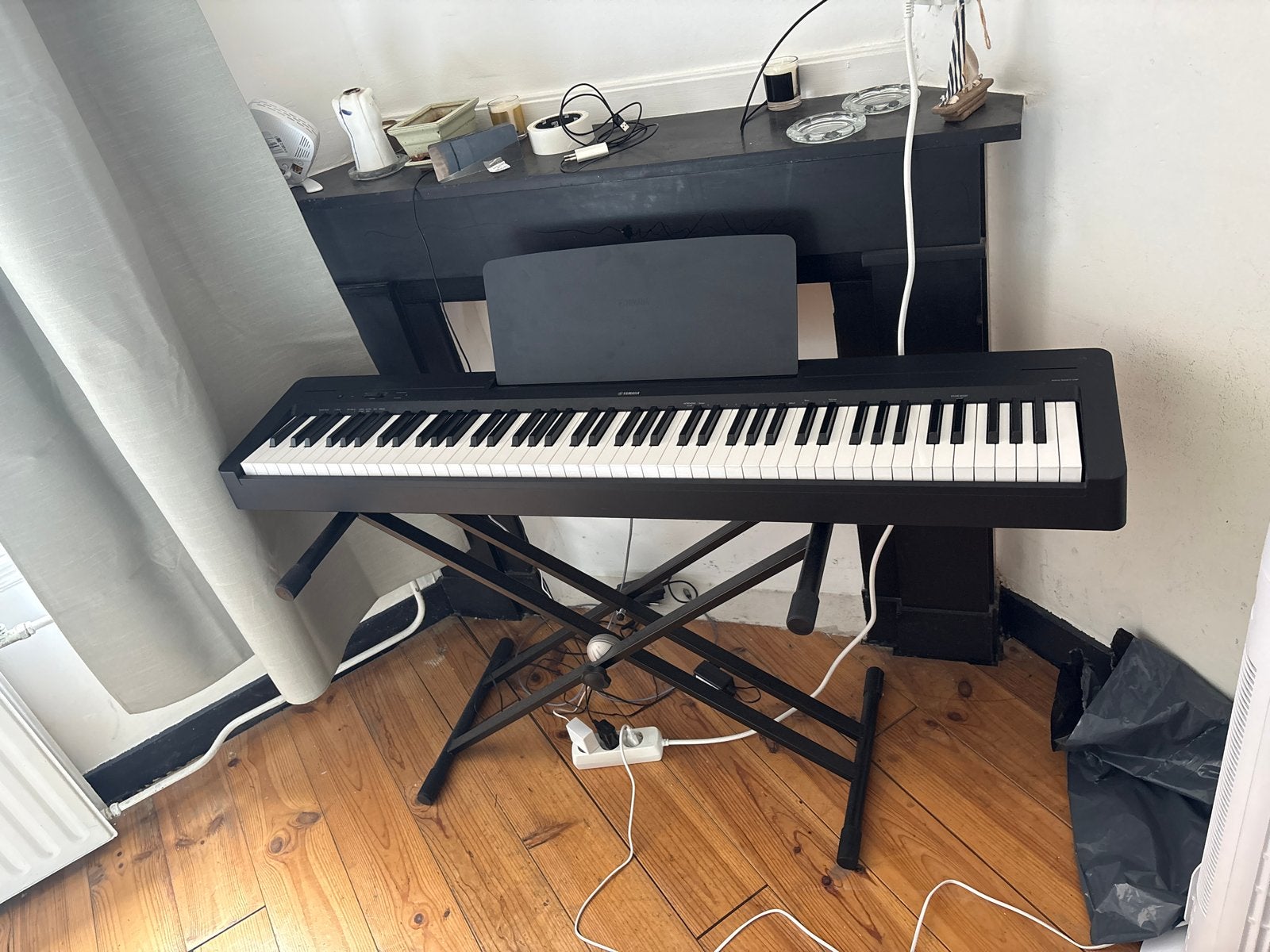Yamaha P-145BT Digitaal Piano met standaard en koptelefoon, Ophalen, Zwart, Digitaal, Zo goed als nieuw