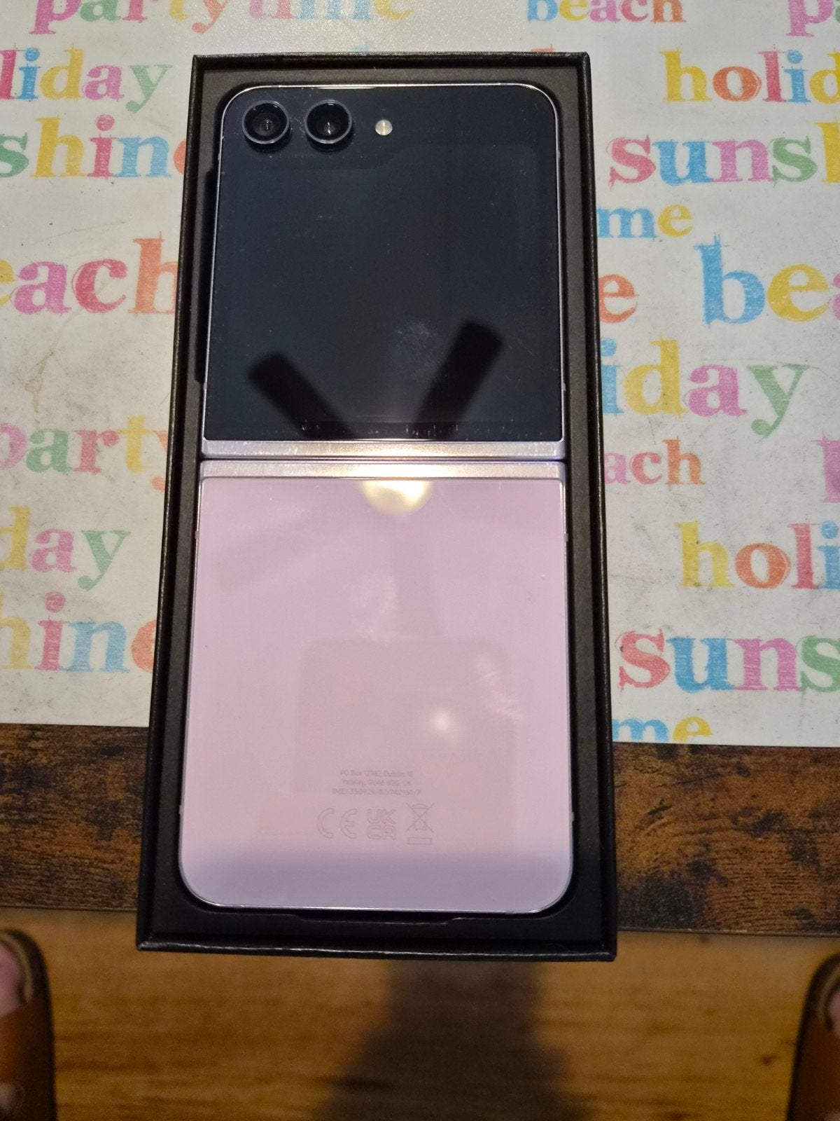 Foto 3 van Samsung Galaxy Z Flip5 256GB Lavendel - Zo goed als nieuw