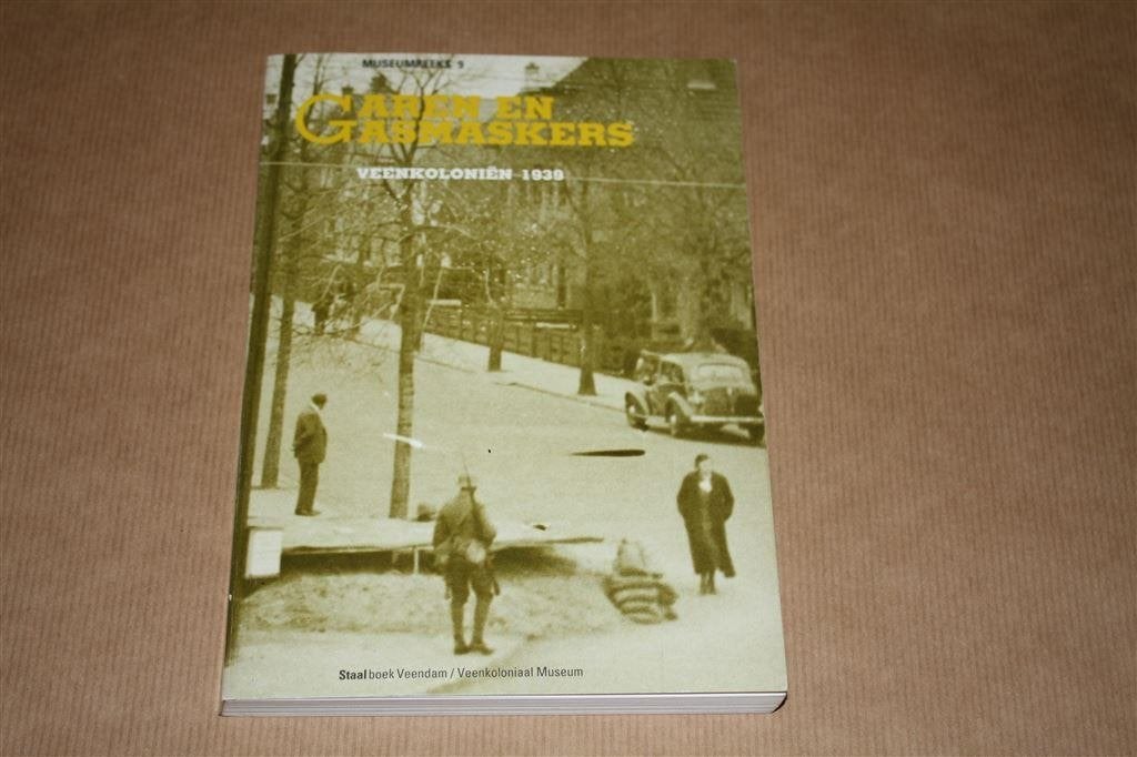 Garen en gasmaskers. Veenkoloniën 1939., Ophalen of Verzenden, Gelezen