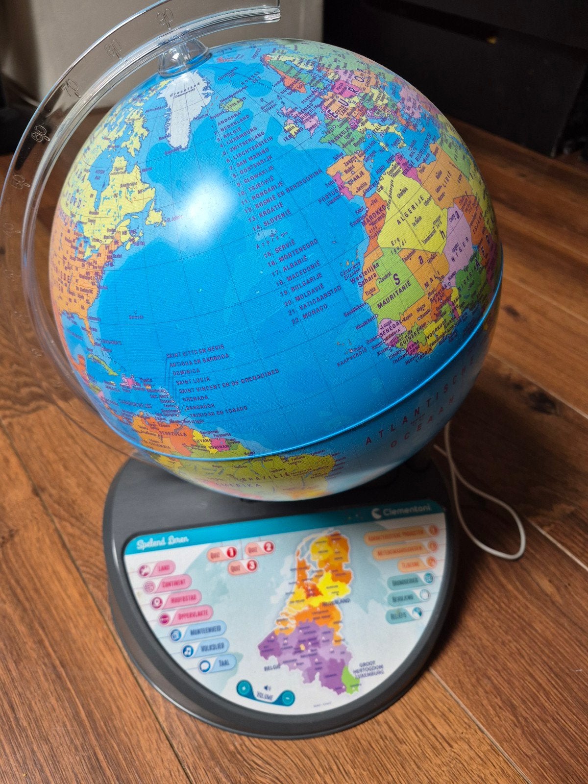 Clementoni Interactieve Wereldbol - Spelend Leren, Ophalen of Verzenden, Gebruikt, Taal en Lezen, Met geluid