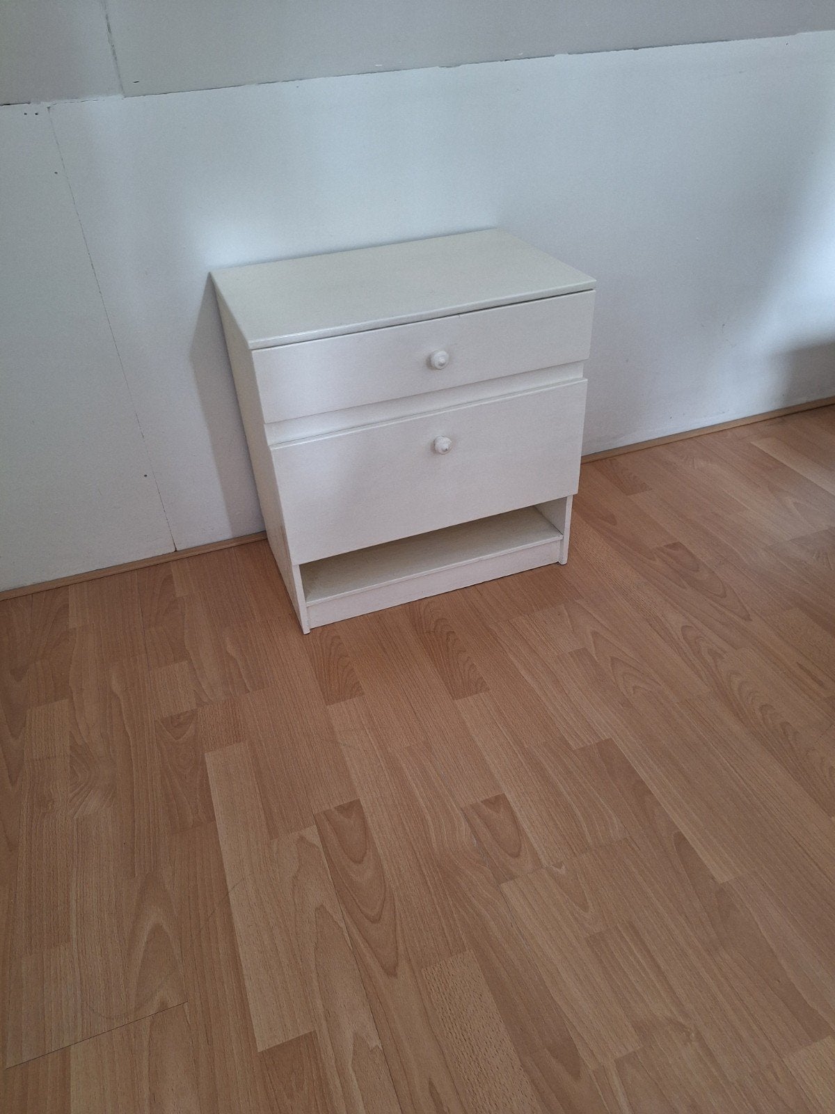 wit houten nachtkastje, Huis en Inrichting, Kasten | Ladekasten, Ophalen, Gebruikt, 1 of 2 laden, 50 tot 100 cm