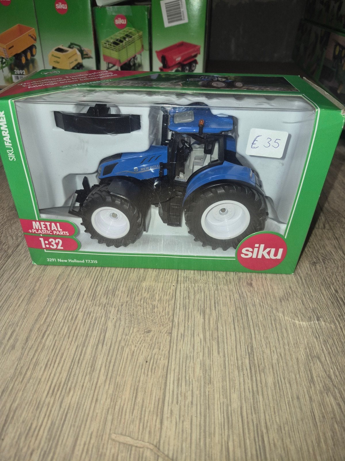 Siku Farmer New Holland T7.315 Tractor 1:32
