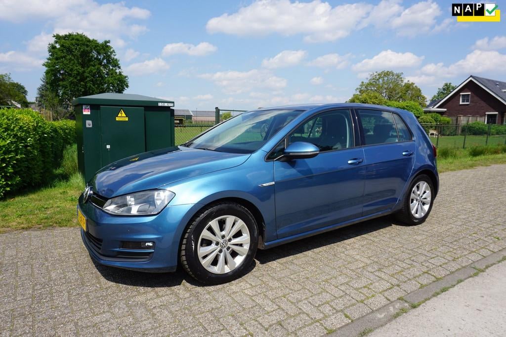 Volkswagen Golf 1.0 TSI Comfortline 5 deurs carplay, Gebruikt, Euro 6, Blauw, 49 €/maand