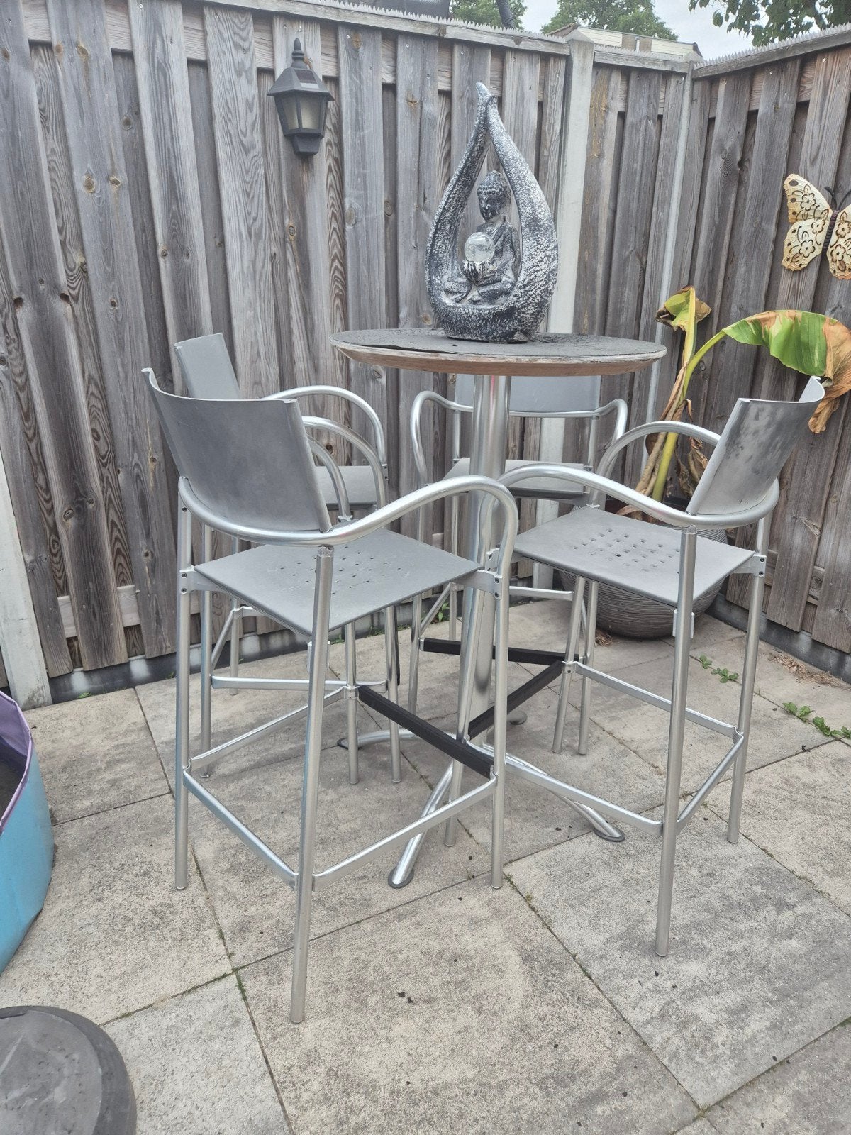 Bistrotafel met barkrukken, aluminium en kunststof, Tuin en Terras, Tuintafels, Ophalen, Gebruikt, Rond, Aluminium