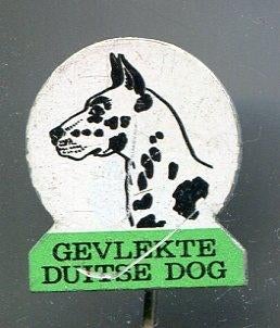Gevlekte Duitse dog blik honden speldje ( N_085 ), Verzamelen, Verzenden, Zo goed als nieuw, Dier of Natuur, Speldje of Pin