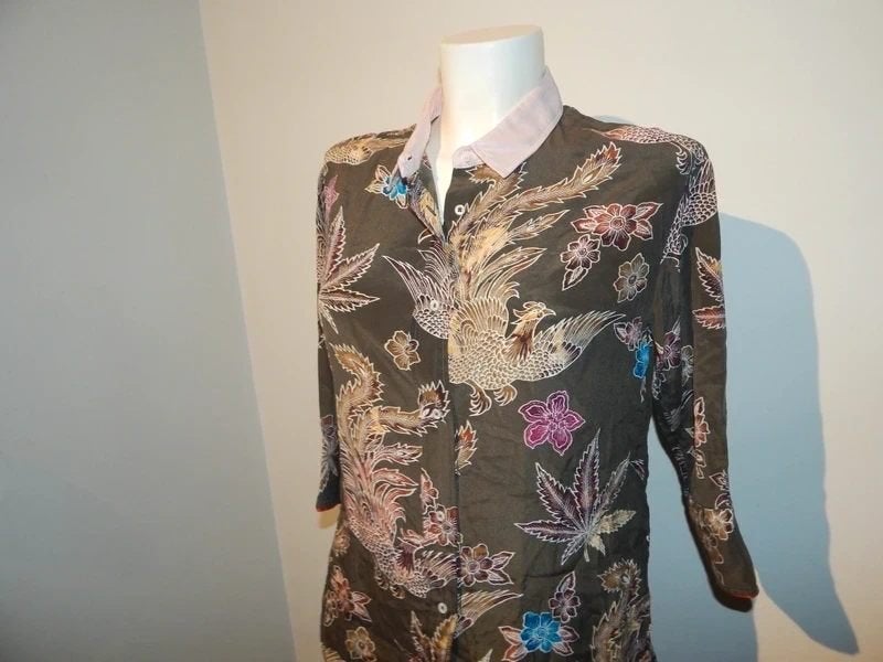 Sandro zijde blouse in print sier vogels chinees bloemen 38, Kleding | Dames, Blouses en Tunieken, Maat 38/40 (M), Sandro, Gedragen