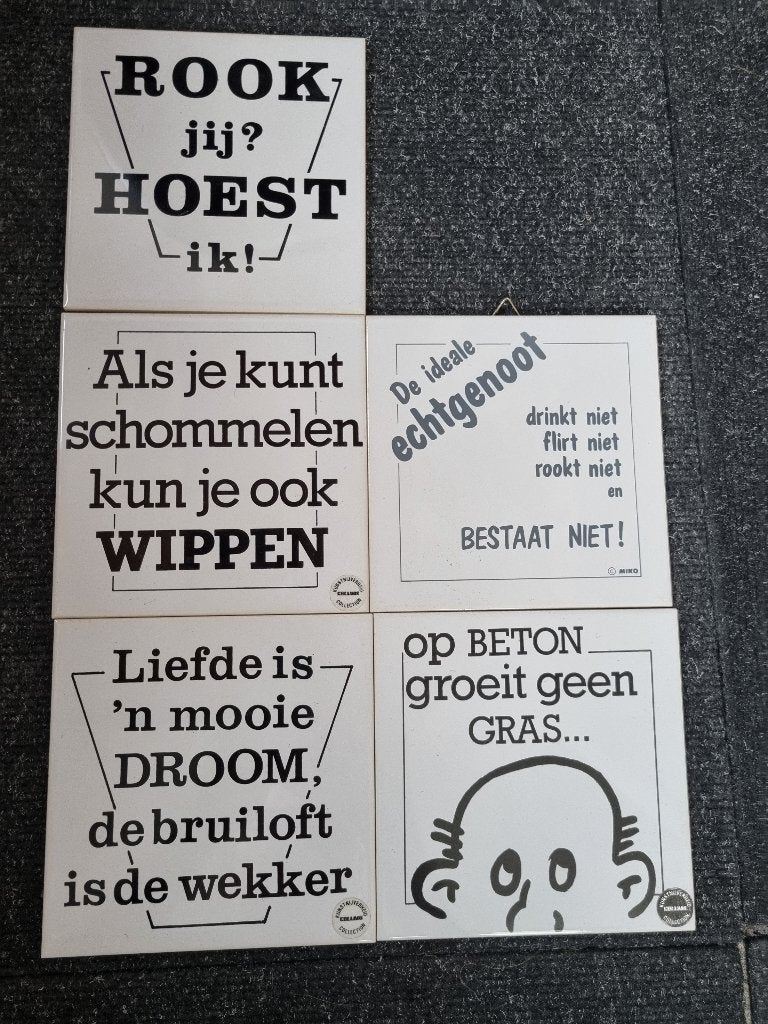 Witte tegeltjes met Zwarte tekst, Ophalen of Verzenden, Gebruikt