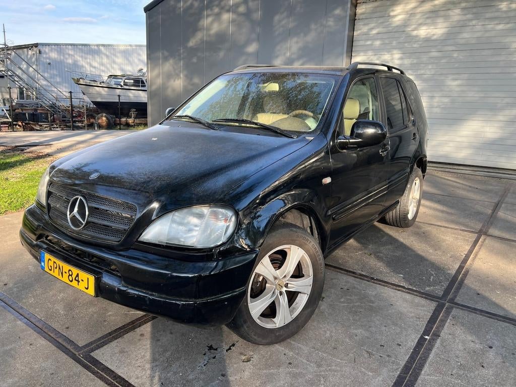 Mercedes-Benz M-Klasse 320 -156.191KM CARPASS, Auto's, Mercedes-Benz, Automaat, Achterwielaandrijving, Gebruikt, 2020 kg