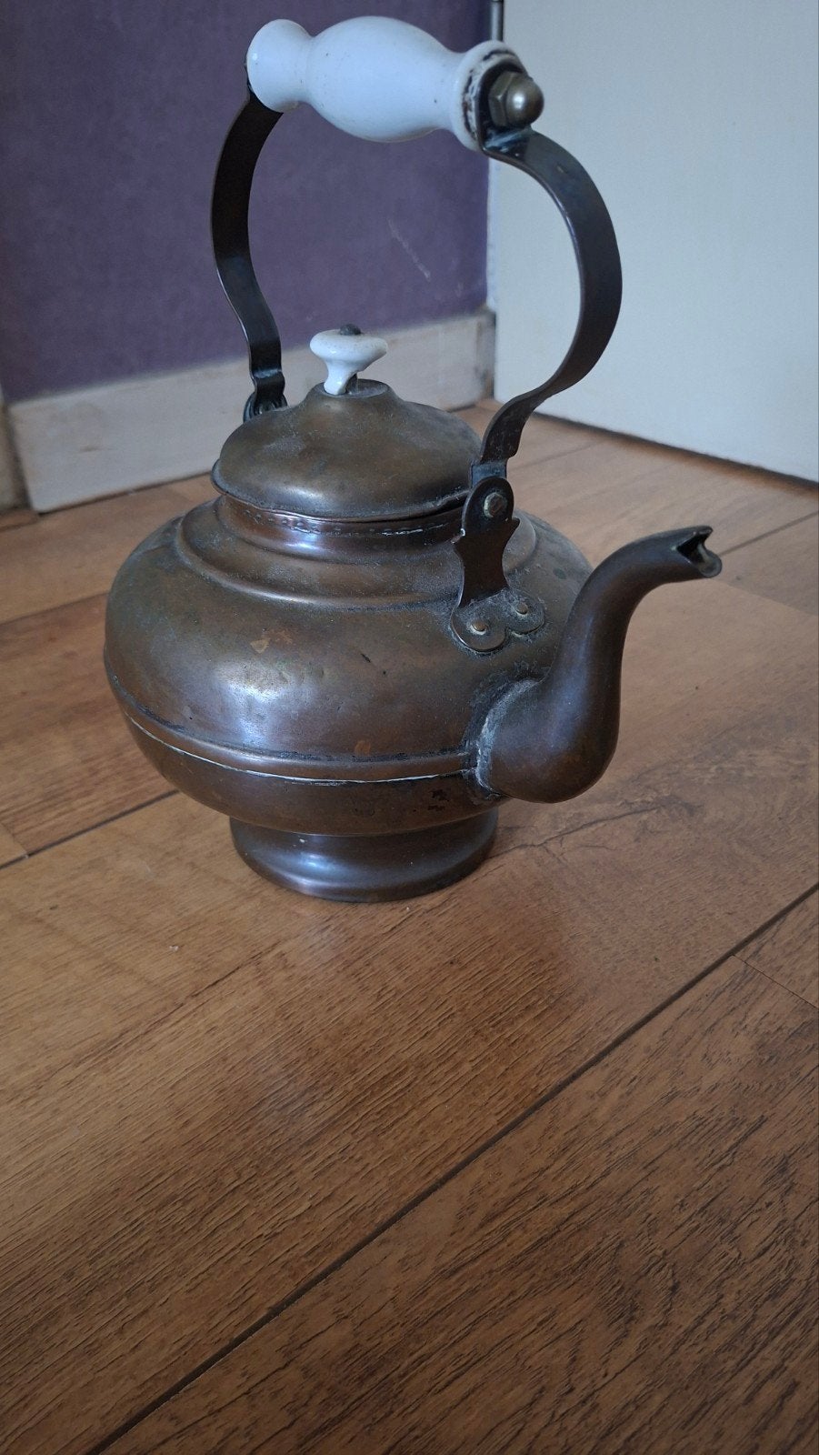 Antieke koperen theepot met porseleine handvat, Antiek en Kunst, Ophalen