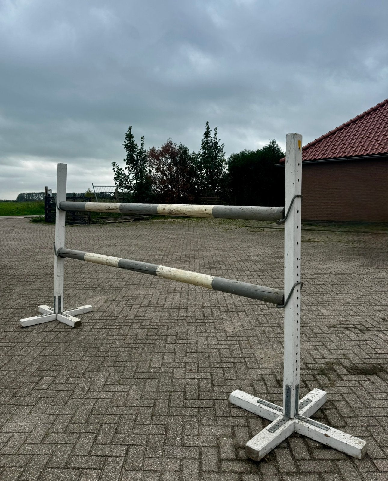 Hindernissen/spring materiaal: 8 staanders, 10 balken, Ophalen, Gebruikt, Springen