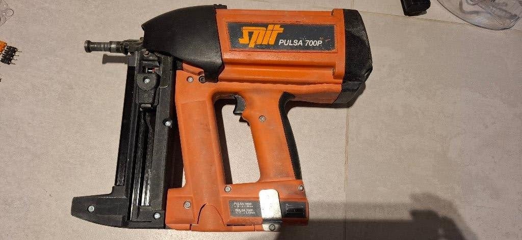 Spit Pulsa 700P nagelapparaat / schiethamer op drijfstof set, Ophalen of Verzenden, Gebruikt