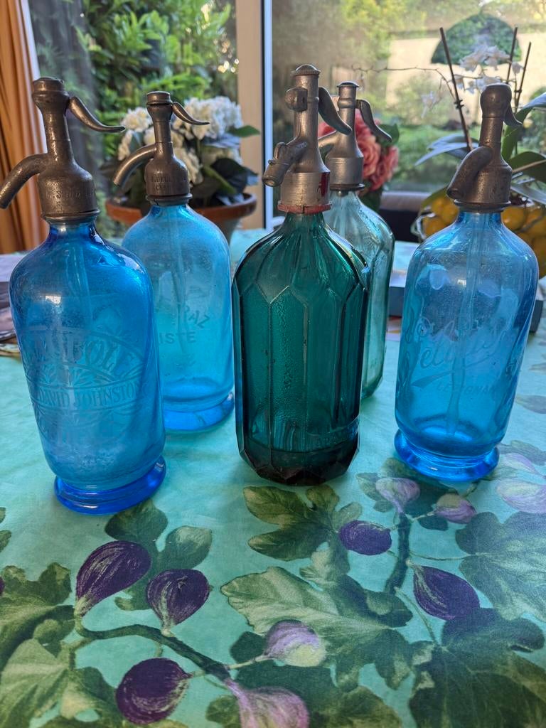 Negen sodaflessen, Huis en Inrichting, Woonaccessoires | Vazen, Blauw, Ophalen of Verzenden, Minder dan 50 cm, Glas