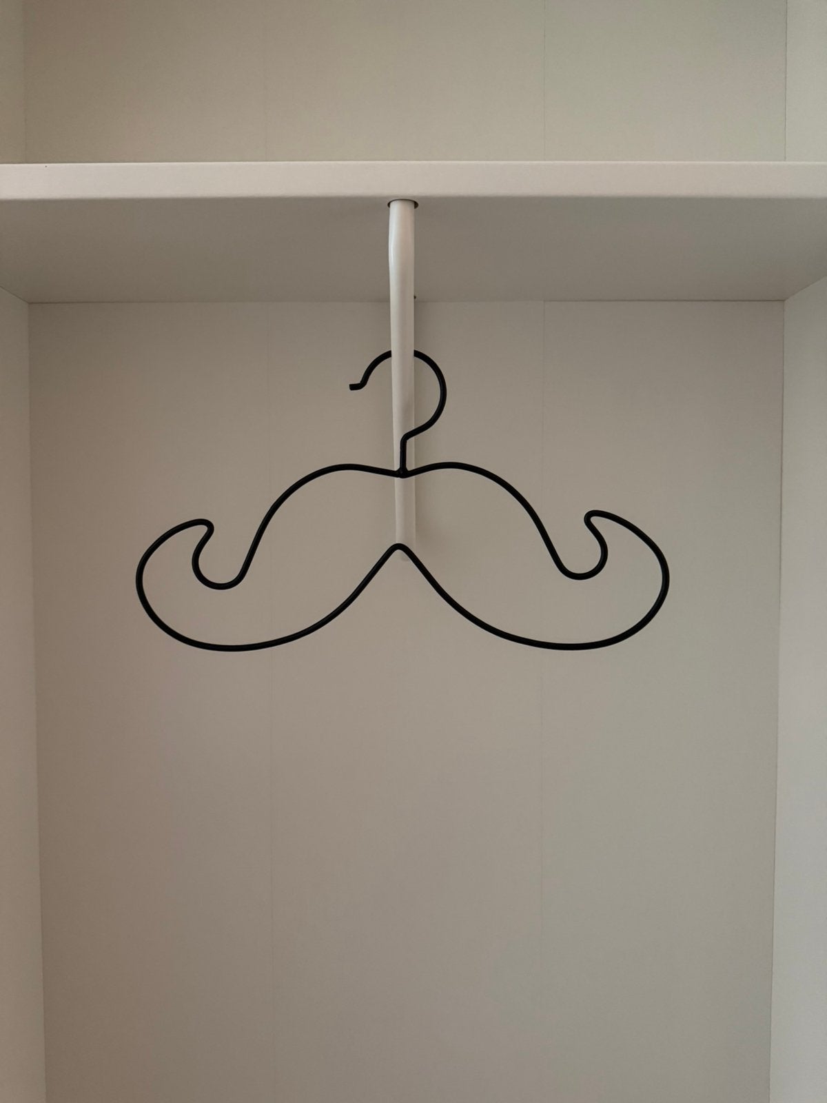 Kinderkamer kledinghangers metaal snor, Kleding | Dames, Kledinghangers, Ophalen of Verzenden, Zo goed als nieuw, Metaal, Kinderen
