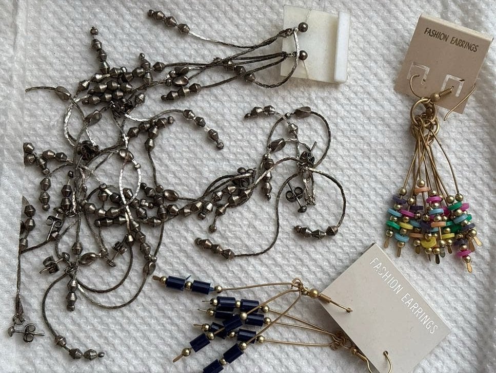 Diverse oorbellen en kettingen - Nieuw en gebruikt, Overige materialen, Overige kleuren, Ophalen of Verzenden, Hangers