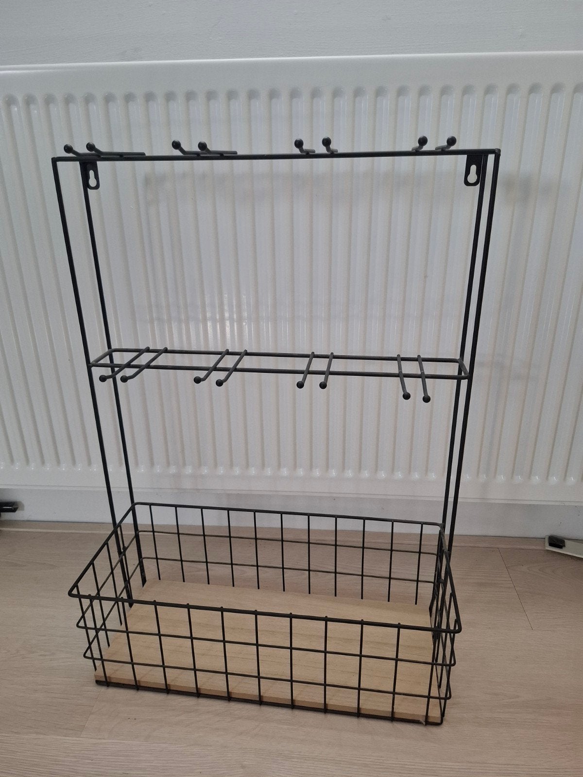 Zwart metalen rek met houten bodem, Ophalen of Verzenden, Zo goed als nieuw, Zwart, Metaal