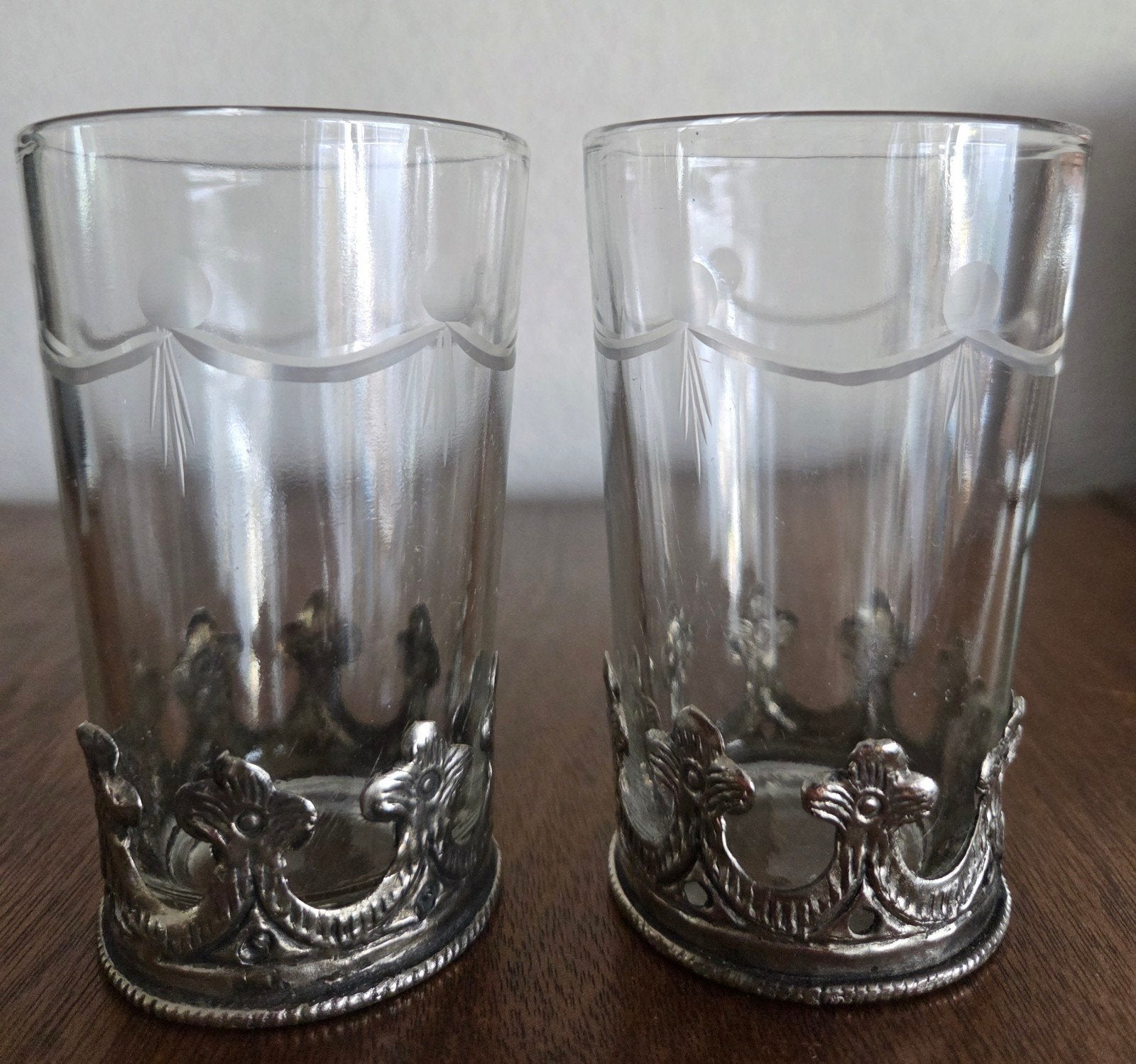 Vintage theeglazen / punchglazen met metalen kroonhouder, Antiek en Kunst, Antiek | Glas en Kristal, Ophalen of Verzenden