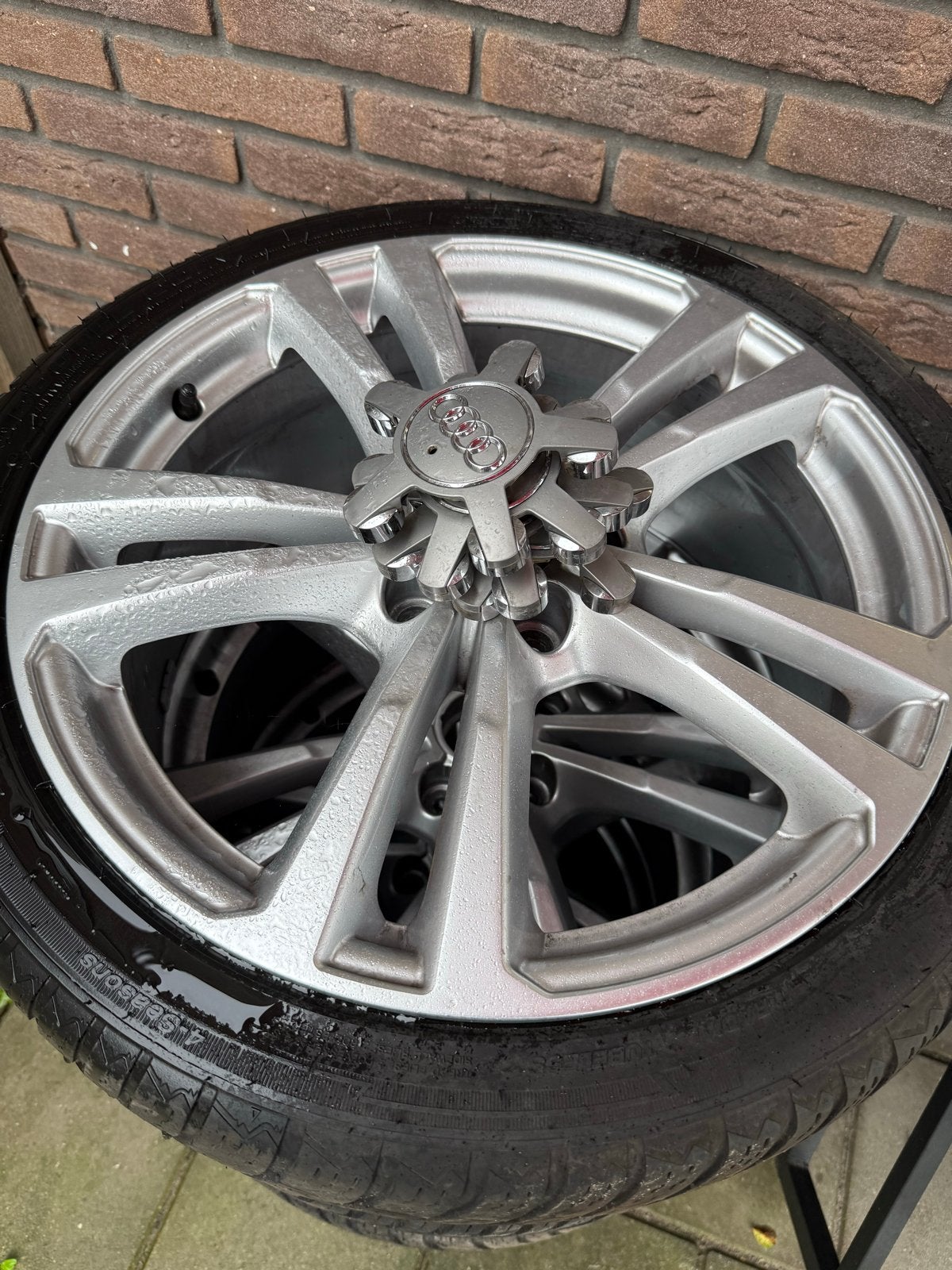 18 inch Audi A3 velgen met 225/40 R18 All Season banden, Auto-onderdelen, Banden en Velgen, Ophalen, 18 inch, Gebruikt, Banden en Velgen
